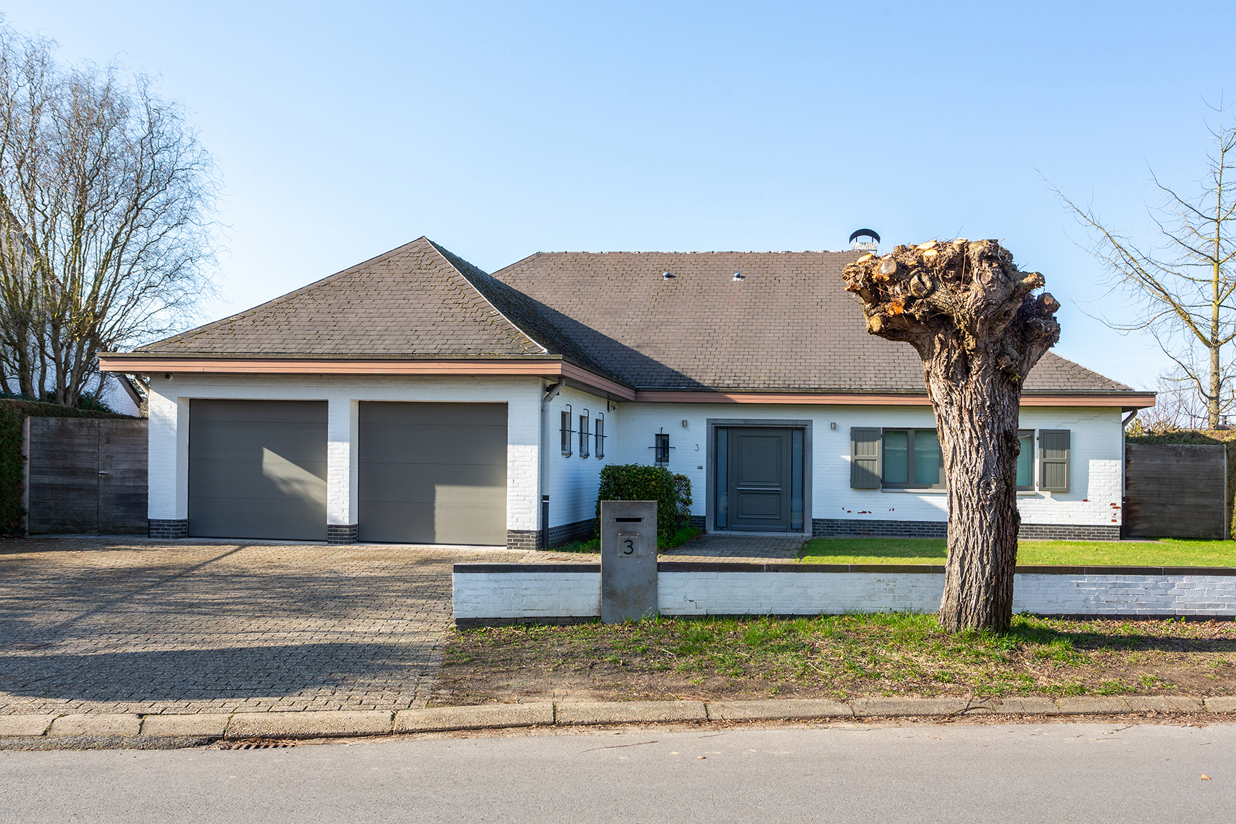 AARTSELAAR - Ruime villa met bijgebouw op ca. 1124m² - foto 1