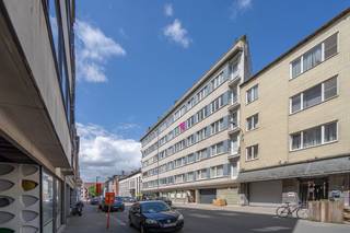 Dit appartement bevindt zich op de vierde verdieping van Residentie Mercator.Bij het betreden van het appartement komt u binnen in een ruime inkomhal...