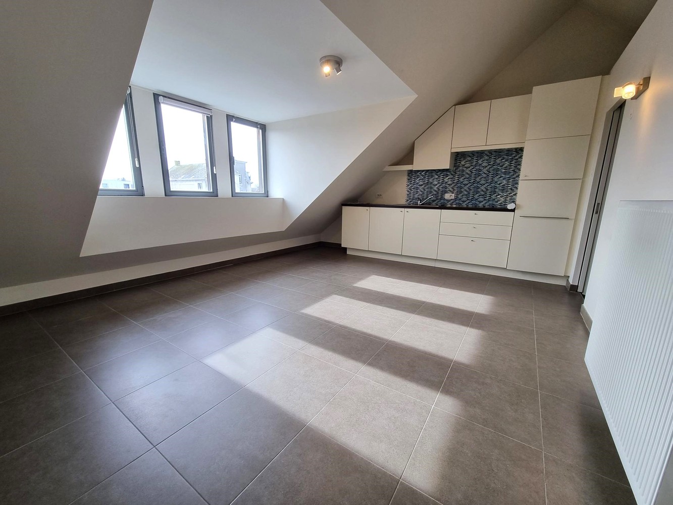 Dakappartement met 2 terrassen, 2 slaapkamers en garage staanplaats te centrum Itegem - foto 4