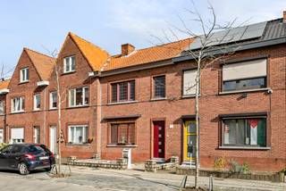 Deze charmante woning uit 1950 bevindt zich in een rustige en gunstige buurt in Hasselt, tegenover de woning ligt er zelfs een mooi parkje. Met...