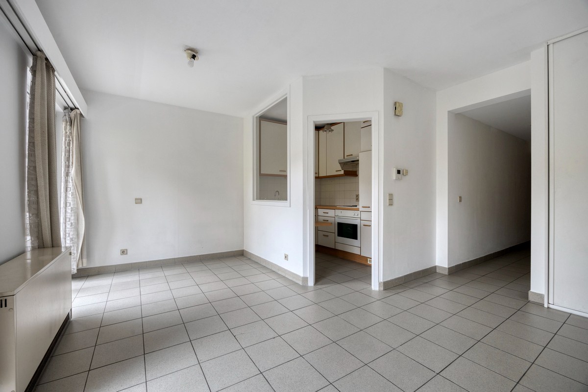 Studio van 37 m² op de eerste verdieping in een gebouw met lift.Indeling: inkomhal, woonkamer / slaapruimte met terras, keuken, toilet en badkamer.