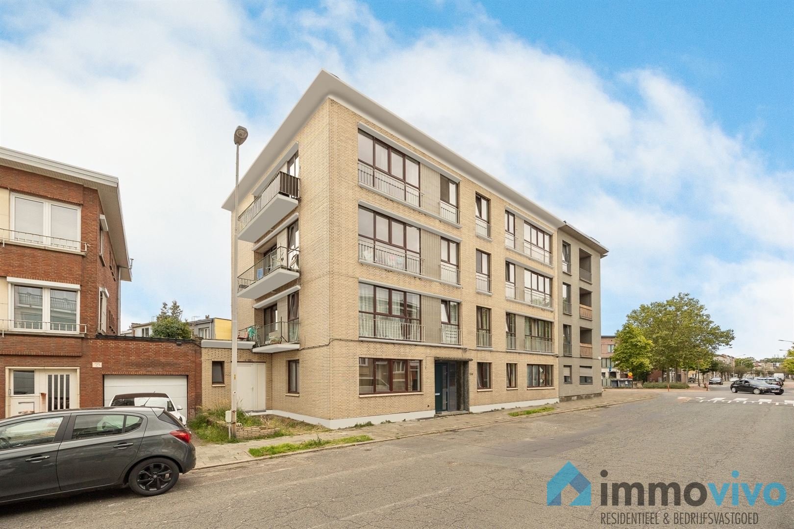 Commercial for sale in Antwerp with 16 bedrooms - photo 2