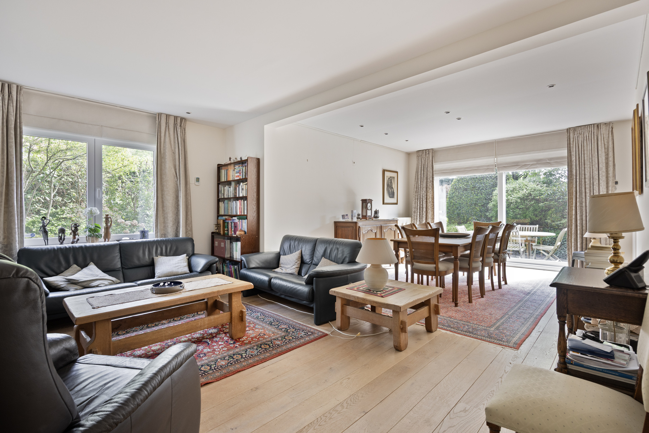 Gelijkvloers appartement met tuin en 2 slaapkamers - foto 2