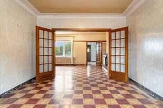 When you enter the house, you immediately notice the pleasant light and the feeling of spaciousness. With a living area of no less than 207 m². A spacious studio adjoins the house. You can thus further expand the home, turn it into a studio or even a practice space. In addition, the house has a complete basement, which provides an unprecedented amount of extra functional space. Via the fixed staircase to the attic space, 2 additional bedrooms can be created.The total plot of 689 m² offers a beautiful outdoor area where you can relax. A very special advantage is the exit from the rear of the plot. This not only makes the property easily accessible, but also connects you directly to the region's most beautiful walking and cycling routes.Contact us today for more info or an on-site visit at 0477 56 02 71 - xan.debaenst@dewaele.comRegister of measures: no