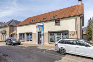 TE KOOP: Woning met handelsruimte en appartement in het centrum van Eksel!In het hart van Hechtel-Eksel vindt u dit bijzonder veelzijdige pand met...