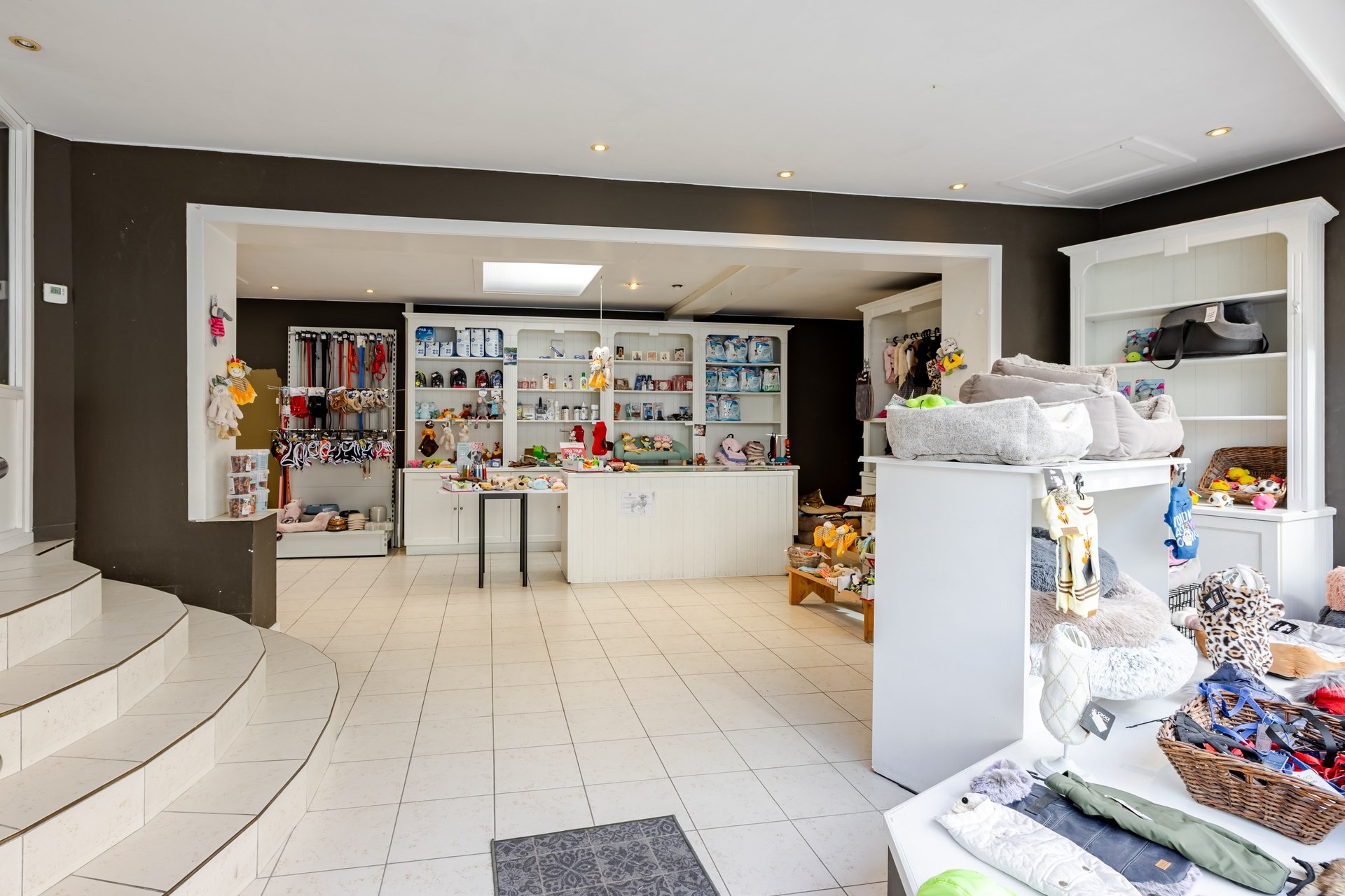 Handelspand met uitstekende visibiliteit en tal van mogelijkheden nabij het centrum van Aalst - foto 4