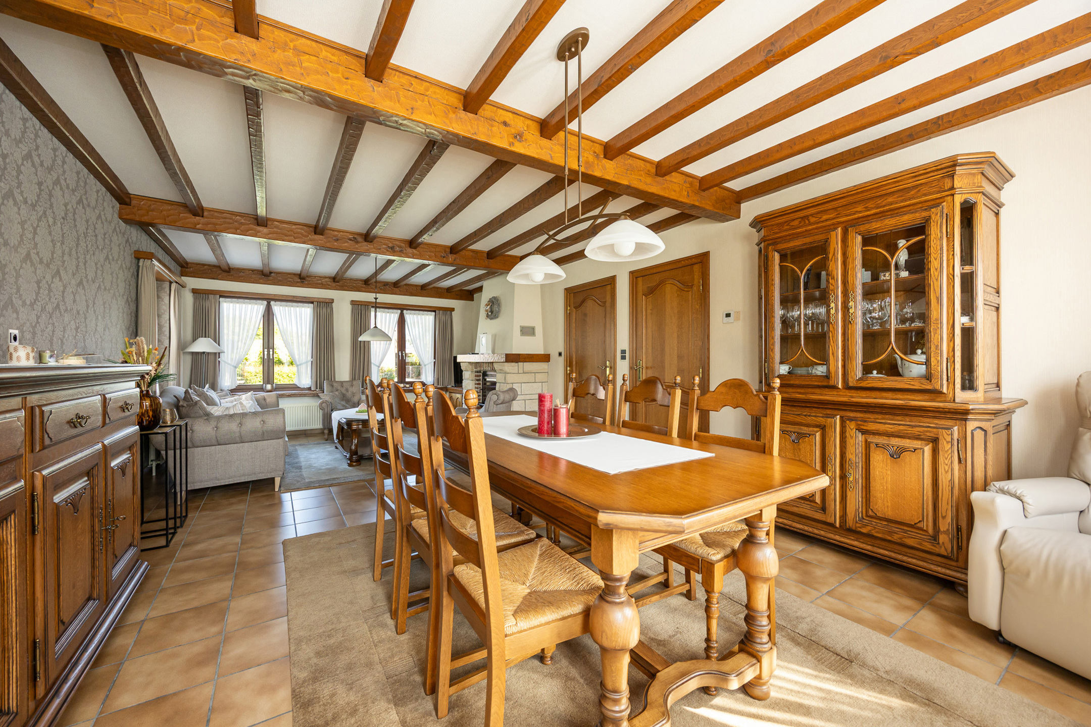 Verzorgde woning met 3 slpks, studio en grote garage. - foto 3