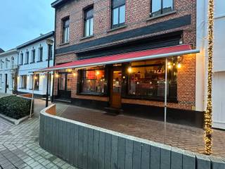 Mooi horecapand op een toplocatie te Geel-centrum.Op een toplocatie in het Peperstraatje van Geel bevindt zich dit ruime en karaktervolle horecapand,...