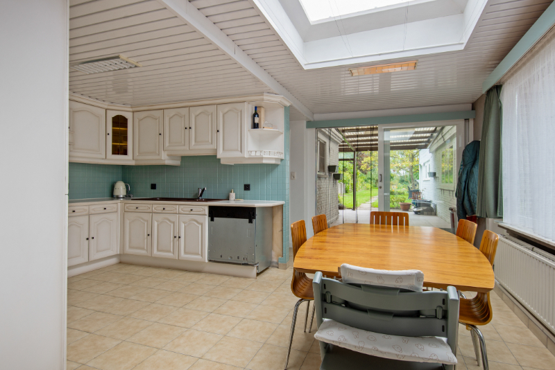 Centraal gelegen HOB op 758m2 met 3 SLK, ruime garage en tuin - foto 4