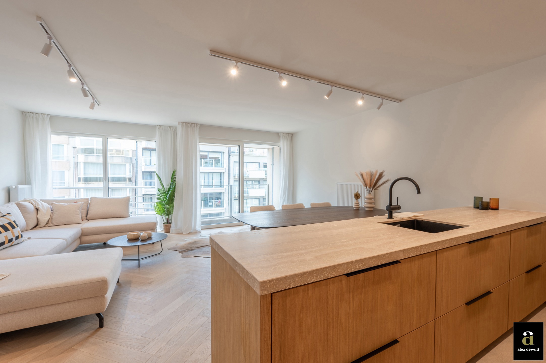 Prachtig vernieuwd appartement met terrasje te Lippenslaan - foto 1