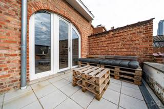 Cette superbe maison de maître séduit par son caractère préservé et son authenticité, tout en offrant le confort moderne grâce à une...