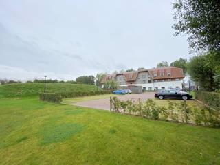 Nabij de nieuwe golf bevindt zich deze hotelkamer in het Ibis hotel. De uitbating wordt verzorgd door een professioneel team in samenwerking...