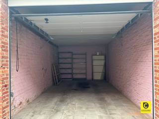 Garage box spacieux à louer ! Dimensions :Profondeur : 6.75mLargeur : 3.4mLargeur du portail : 2.5mhauteur du portail : 2.24m Vous êtes en visite ?...