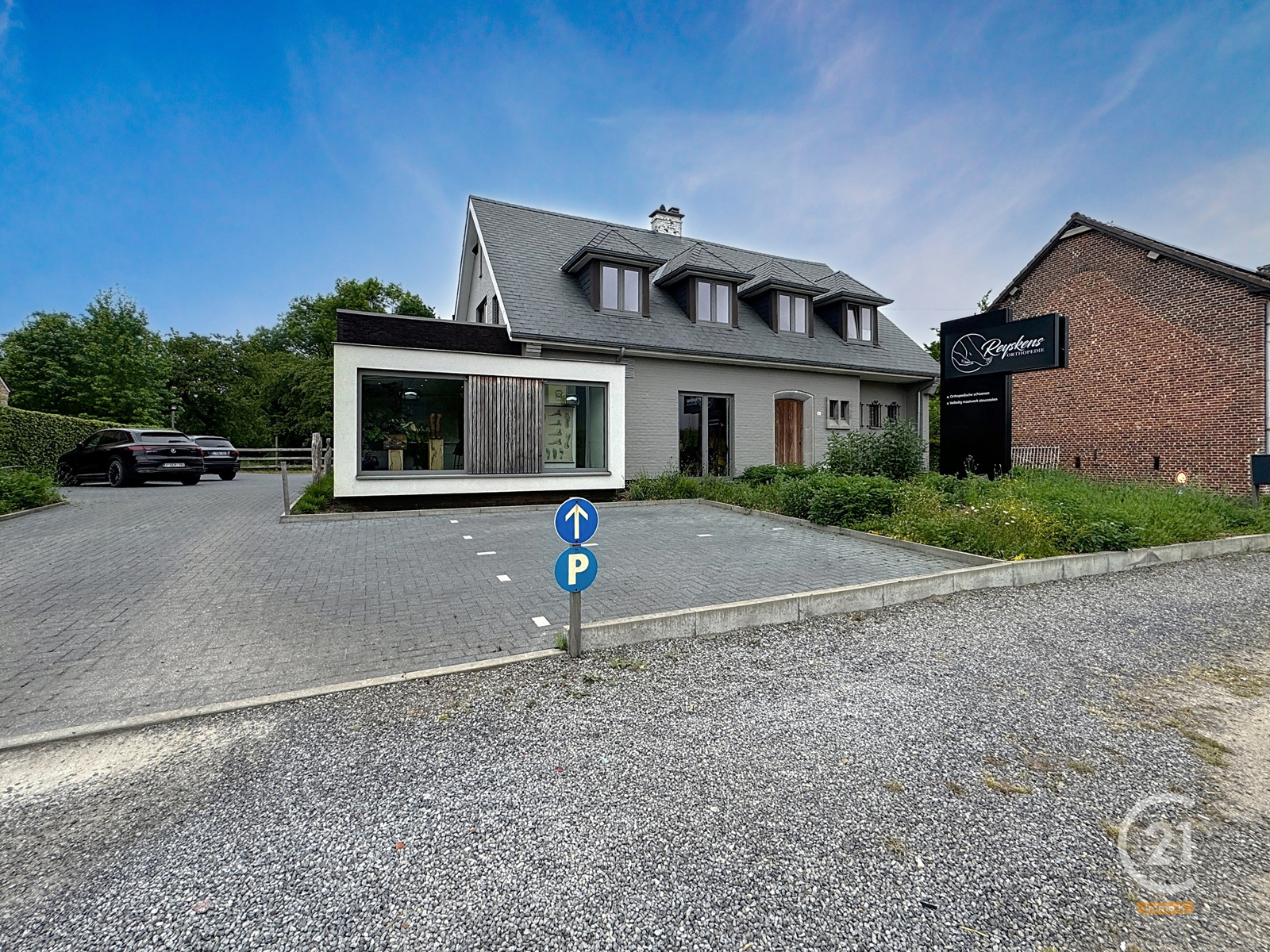 Volledig gerenoveerd (handels)huis met woonst op toplocatie! - foto 1