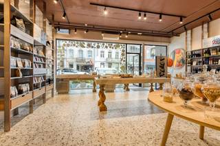 ONMIDDELLIJK BESCHIKBAARBent u opzoek naar de prefecte plek voor uw nieuwe zaak? Dit ruime handelspand aan de Havermarkt 16 in Hasselt...