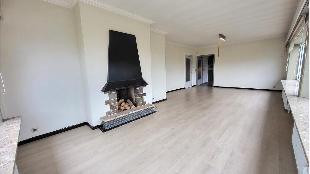 Ruim 2-slaapkamerappartement + Autostandplaats te koop in Assebroek Brugge - photo 2