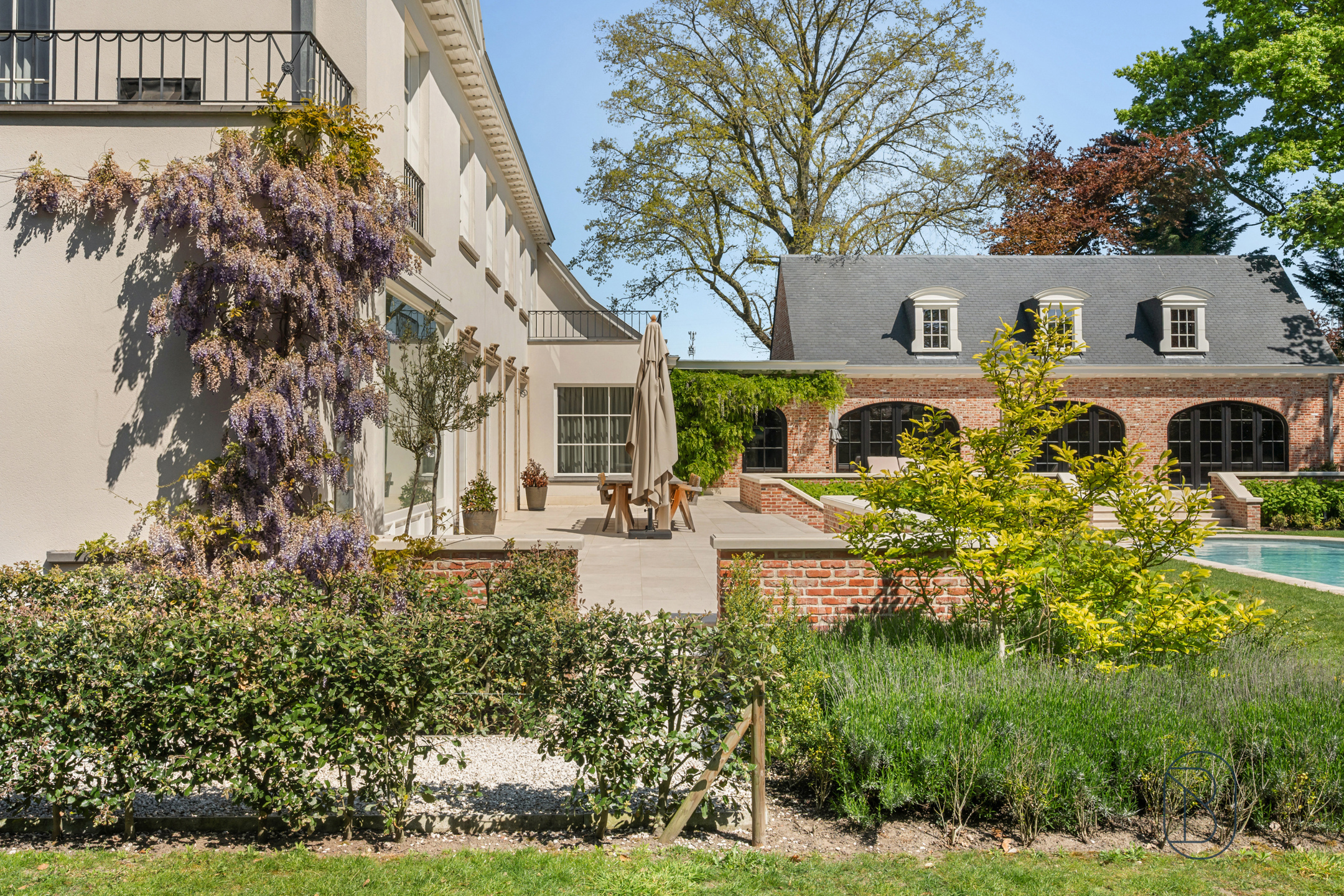 Prachtig afgewerkte franse villa met bijgebouw en zwembad - foto 5