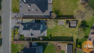 SCHELLEBELLE – Deze instapklare alleenstaande woning combineert rust, ruimte en privacy met een vlotte bereikbaarheid per wagen en trein. Ideaal...