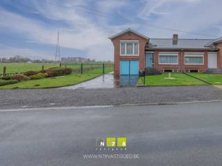 <strong>HALFVRIJSTAANDE WONING MET 3 SLAAPKAMERS OP EEN PERCEEL VAN 8A66CA IN ROTEM. </strong><br /><br /><strong>TROEVEN<br /></strong>- Halfvrijstaande woning op een ruim perceel van 8a66ca in een groene, residentiële buurt.<br />- Rustig wonen tegenover de fietssnelweg F751 (Kolenspoorroute) – ideaal voor woon-werkverkeer én ontspanning.<br />- Op wandel- en fietsafstand van natuurgebied Bergerven, poort tot het Nationaal Park Hoge Kempen.<br />- Aangename leefruimtes met veel potentieel, verdeeld over meerdere niveaus.<br />- 3 slaapkamers en praktische indeling.<br />- Veranda en kelder zorgen voor extra ruimte en comfort.<br />- Inpandige garage en was-/bergruimte aanwezig.<br /><br /><strong>KELDERVERDIEPING -0,5 (35,29m²)</strong><br /><br /><strong>GELIJKVLOERS 00 </strong><br />- Inpandige garage (26,30m²): momenteel gebruikt als berging, tegelvloer.<br />- Berging/wasplaats (14,12m²): CV ruimte, douchecabine, aansluitingen wasmachine, tegelvloer.<br /><br /><strong>SPLIT-LEVEL +0,5</strong><br />- Inkomhal (2,00m²): tegelvoer.<br />- Woonkamer (30,10m²): tegelvloer.<br />- Keuken (16,91m²): geïnstalleerd met onder- en bovenkasten, lades, inductiekookplaat, dampkap, tegelvloer.<br />- Toilet (1,21m²): zittoilet, tegelvloer.<br />- Badkamer (3,81m²): geïnstalleerd met enkele lavabo, onderkast, kolomkast en spiegelkast, ligbad, tegelvloer.<br />- Sas (2,30m²): tegelvloer.<br />- Veranda (11,19m²): tegelvloer.<br /><br /><strong>SPLIT-LEVEL +01</strong><br />- Overloop (4,51m²): linoleumvloer.<br />- Slaapkamer 1 (14,25m²): linoleumvloer.<br />- Slaapkamer 2 (8,03m²): linoleumvloer.<br />- Slaapkamer 3 (11,00m²): linoleumvloer.<br /><br /><strong>EXTERIEUR</strong><br />- Terras.<br />- Tuin.<br /><br /><strong>EXTRA INFORMATIE</strong><br />Dit pand kan onderhevig zijn aan de renovatieverplichting die door de Vlaamse overheid wordt opgelegd voor residentiële gebouwen. Alle informatie kunt u terugvinden via https://www.vlaanderen.be/een-woning-kopen/renovatieverplichting-voor-residentiele-gebouwen-vanaf-2023.<br /><br />Bekijkt u deze advertentie via een aanverwante vastgoedsite, surf dan zeker naar onze website www.N78vastgoed.be voor een uitgebreide beschrijving en foto's. Meer info: +32 (0)89 86 18 88 of info@N78vastgoed.be.