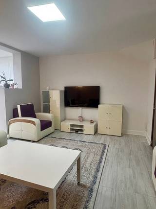 Instapklare gezinswoning met tuin op toplocatie in GentMobiscore: 9,2/10In de Bernard De Wildestraat 18 bevindt zich deze charmante en goed gelegen...