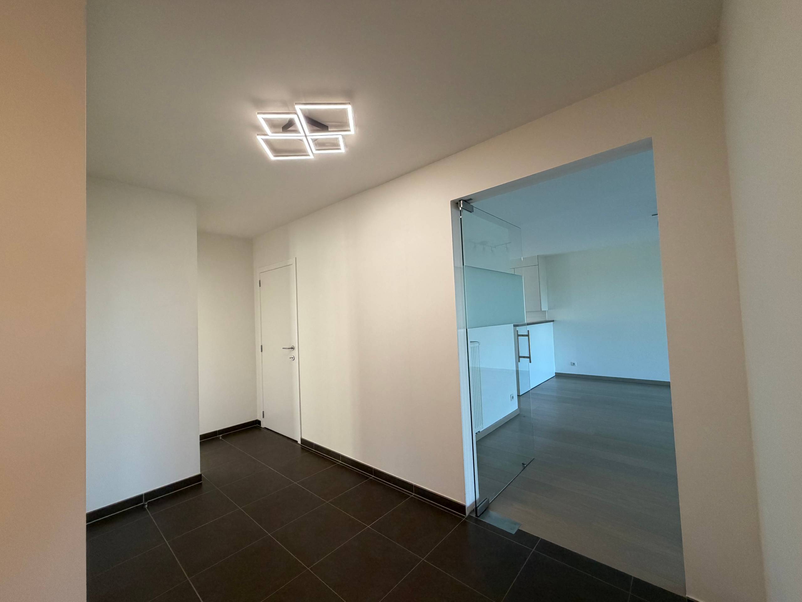 Instapklaar appartement met twee slaapkamers en garage - foto 2
