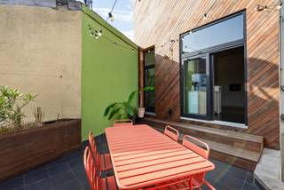 Bent u op zoek naar een veelzijdig pand waar wonen en werken perfect gecombineerd kunnen worden? Dan is dit prachtig gerenoveerde eigendom in de...