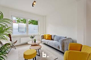 Comfort, stijl en een topligging – deze woning heeft het allemaal!In een rustige straat vlak bij scholen, supermarkten en met een vlotte verbinding...