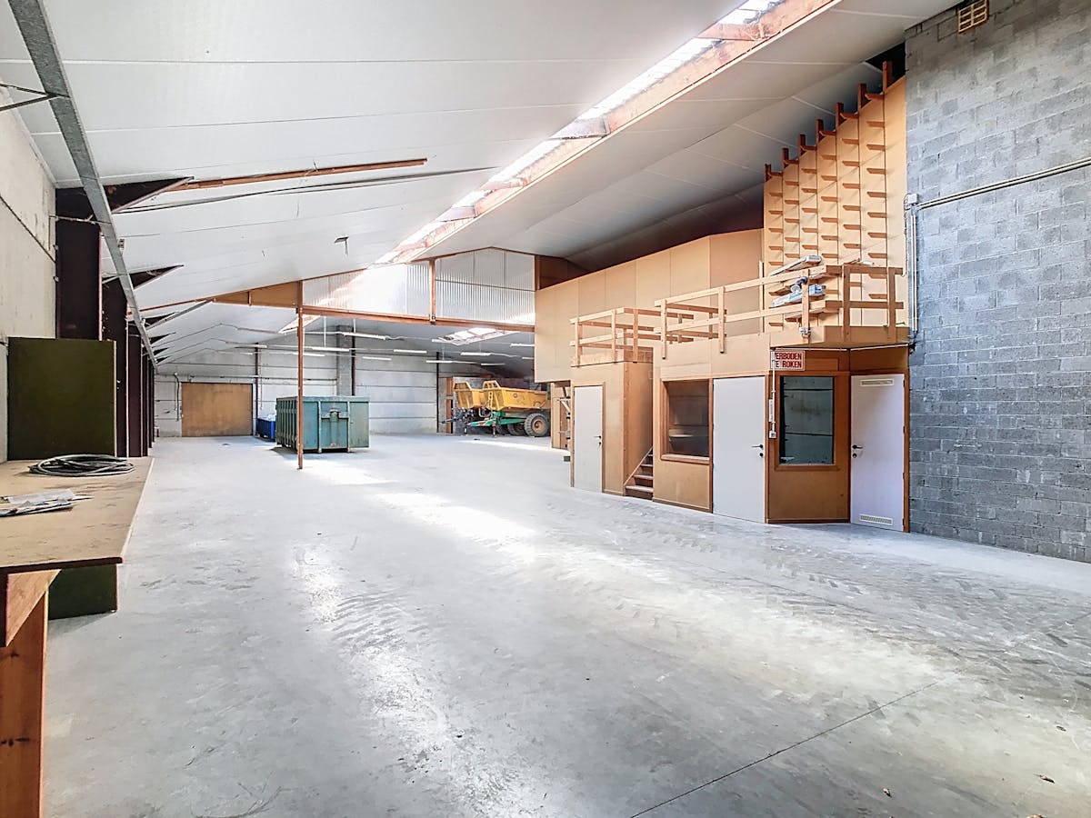 Entrepôt d'environ 681 m² avec maison à louer à Dadizele - photo 5