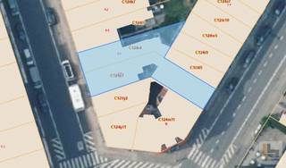 Bent u op zoek naar een centraal gelegen opbrengsteigendom, waar u meerdere woonunits kunt creëren en u instaat voor de nodige renovatie/opbouw, dan is dit uw bouwproject. Beide eigendommen hebben samen een gevelbreedte op de Zuidstraat gelijk aan 12m, bestaan uit 3 bouwlagen en beschikken over een uitweg op de Olifantstraat (met straatbreedte gelijk aan 6m). Totale grondoppervlakte gelijk aan 3a 20ca en tevens volledig gelegen in bouwzone. Voor meer informatie en/of bezichtiging, contacteer IMMOBOSS: 0472 93 98 79 of tom@immoboss.be (idem mogelijkheid tot apart aankopen nr. 46 of nr. 48)