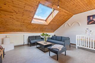 Dit appartement gelegen op de 2e verdieping, zijnde het dakappartement, maakt deel uit van een appartementsgebouw, waar in totaal 5...