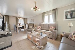 Voor meer info en foto’s, surf naar www.swevers.be – Deze open bebouwing op Koerselsebaan 145 in Heusden-Zolder combineert ruimte, functionaliteit...