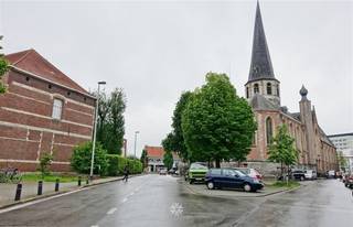 <p><span>GENT - Krijgsgasthuisstraat 15: Op zoek naar een ondergrondse autostaanplaats te huur in Gent? Dan is dit mogelijk iets voor u.</span></p><p><span> </span></p><p><span>De troeven in een notendop:</span></p><ul><li><span>Dichtbij Ekkergem/Coupure/Nieuwe wandeling</span></li><li><span>Gelegen in een nieuwbouw residentie</span></li><li><span>Ondergronds en veilig</span></li></ul><p><span> </span></p><p><span>Huurprijs: € 85/maand. </span></p><p><span>Beschikbaar onmiddellijk.</span></p>