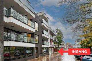 <p>In het centrum van Kontich, Schoolstraat 11 (Residentie Parkzicht) bieden wij een ondergrondse autostaanplaats nrs. 4 en 8 te koop aan. Afmetingen 245/500. LPG toegelaten.</p>
<p></p>