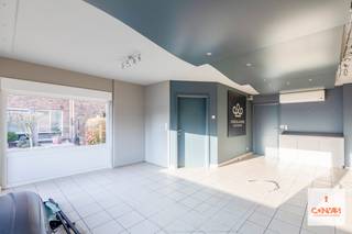 Deze handelswoning is uitstekend gelegen op een strategische locatie in het gegeerde Drongen. Het pand is opgedeeld in de handelsruimte (95m²) op...