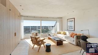 Unique Duplex Penthouse with Panoramic View over the Zoute<br /><br />This magnificent duplex penthouse offers an ideal mix of luxury and comfort with breathtaking views over the villas of the Zoute. <br /><br />Upon entering, you are welcomed by a spacious, bright living room with an open-plan kitchen that invites you to relax and socialise. Next to the living area are a guest toilet and a practical, spacious storage room with washbasin. The living space is tastefully finished. In addition, the large windows offer direct access to the large sunny terrace.<br />The upper floor has three spacious bedrooms and three bathrooms.<br /><br />The penthouse is a true sea flat, ideal for those looking for a quiet, sophisticated lifestyle in Zoute with the beach and shops nearby as a unique asset.<br /><br />Contact us for a visit!<br /><br />EPC: 234 kWh/m²/year- UC: 20250320-0003558461-RES-1