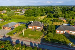 Op een rustige locatie te Putte bevindt zich deze woning met 2 slaapkamers en een bewoonbare oppervlakte van 185 m² op een perceel van 4895 m²...