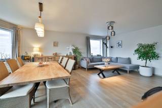 In een aangename woonwijk in Mortsel, vinden we dit 2 à 3 slpk. appartement met garagebox en oprit , gelegen op de 3de verd. van een klein...