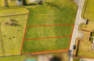 Bouwgrond te koop op een toplocatie in Deerlijk. Deze bouwgrond van 718m² is gelegen op een uitstekende locatie in Deerlijk (Belgiek). U geniet...