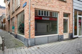 Deze gelijkvloerse handelsruimte is op zoek naar een nieuwe huurder. Gelegen in de Diestsestraat, een gezellige winkel-wandelstraat, ben je hier...