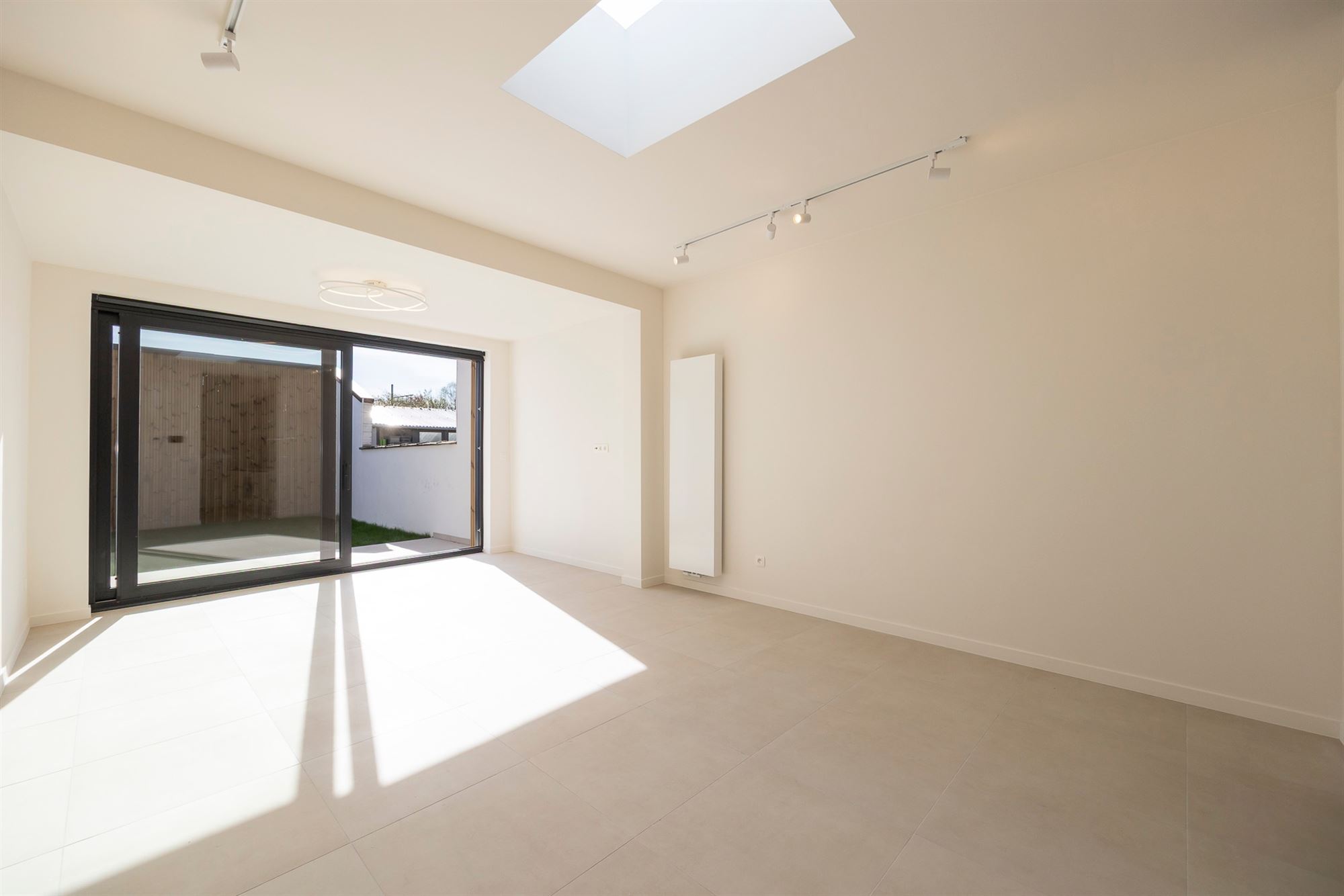 Volledig gerenoveerde woning met tuin in Mechelen - foto 4