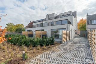 Nieuwbouw dakappartement met 2 slaapkamers en terras te Geel.E-peil: 10 | Beschikbaar: onmiddellijk | Autostaanplaats inbegrepenBezoek aanvragen kan...