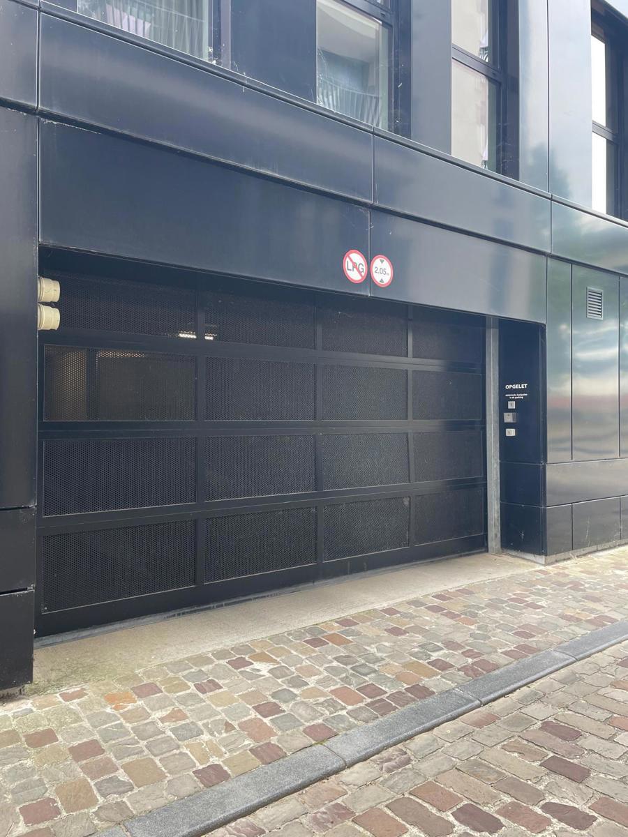 Beveiligde autostaanplaats op uitstekende locatie - foto 5