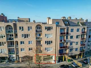 RUIM HANDELSPAND OP EEN ZICHTLOCATIE IN HET CENTRUM VAN LANAKEN !We vinden deze handelspand met een bruikbare oppervlakte van 217 m² terug op een...