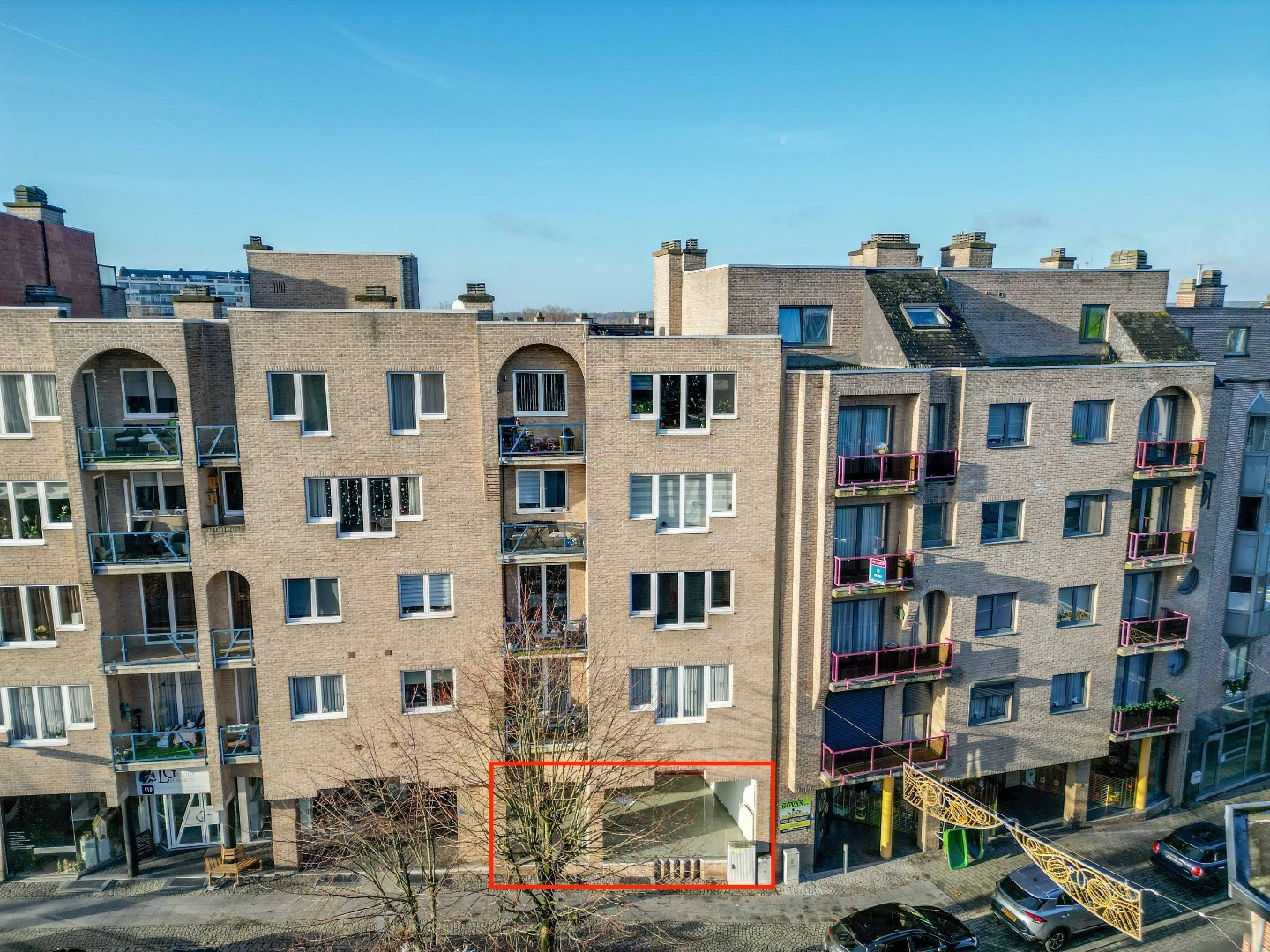 RUIM HANDELSPAND OP EEN ZICHTLOCATIE IN HET CENTRUM VAN LANAKEN ! - foto 1