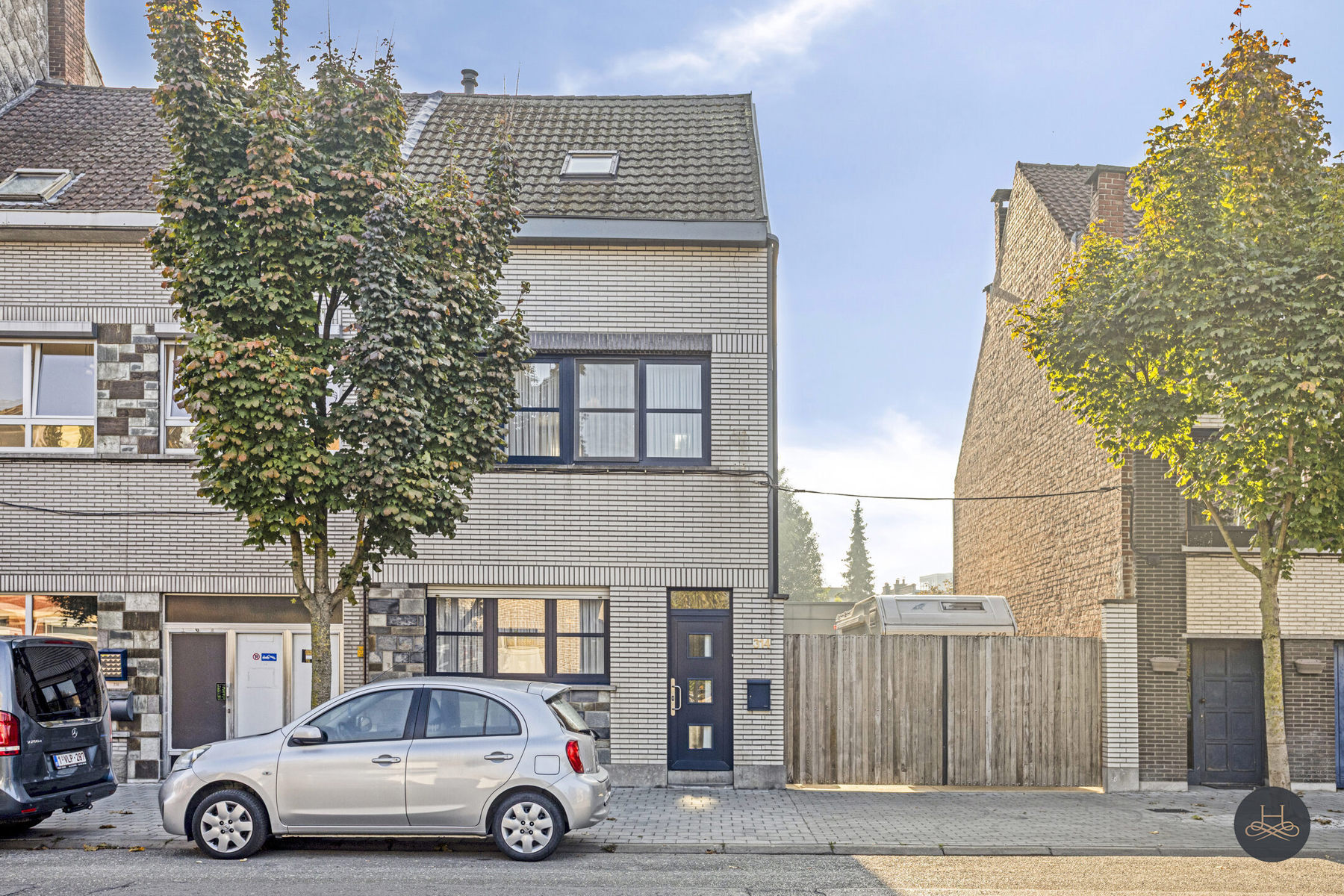 Instapklare ruime woning met tuin, oprit en royale garage - foto 1