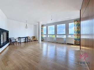 À vendre – Spacieux appartement de 100 m², situé au 8ᵉ étage d’un immeuble de standing à Charleroi. Cet agréable logement séduit par sa luminosité...