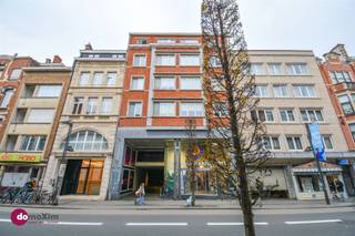 <p><span>Modern furnished studio, suitable for two persons, in the center of Leuven</span></p><p><span> </span></p><p><span>This studio has a view on the Bondgenotenlaan and is fully furnished. Because of its unique location in the center of Leuven and close to public transport, this is your ideal base. This studio is suitable for </span><span>two persons</span><span>. </span></p><p><span> </span></p><p><span>The studio is fully equipped. You have a sofa, double bed, table and chairs, desk and television. The kitchenette is fully equipped with refrigerator, dishwasher, microwave and stove. In addition, cutlery, plates and cooking utensils are also provided for you. </span></p><p><span> </span></p><p><span>The bathroom has a shower, toilet and sink. Do you have a washing machine or dryer? The connection is available. </span></p><p><span> </span></p><p><span>The building is equipped with an elevator. In the basement of the building you can dispose of your waste and there is space to store your bicycle. </span></p><p><span> </span></p><p><span>The monthly costs total €95. This fixed charge covers all your costs for the common parts, your heating, internet, garbage collection and at the beginning of your contract you will receive new mattress cover. </span></p><p><span> </span></p><p><span>You can also rent this studio for a shorter period. The minimum period is 6 months and the rent will be increased by 8% in this case. The charges remain the same. </span></p><p><span> </span></p><p><span>Schedule your visit now!</span></p><p><span> </span></p><p><span>015 20 36 00 - <span>info@domoxim.be</span></span><span> </span></p>