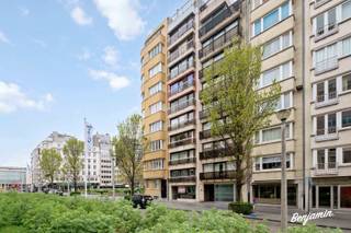 - Central location near the casino of Ostend: Leopold II-laan 15 bus 601<br />- Apartment on the 6th floor of Residence Zeebries<br />- Excellent EPC: 152 kWh/m²/year, label B, UC: 3590830<br />- Bright living space<br />- Practical kitchen<br />- Balcony<br />- 2 bedrooms<br />- Bathroom with sink and shower cabin<br />- Included cellar storage<br />- Asking price: € 269,000