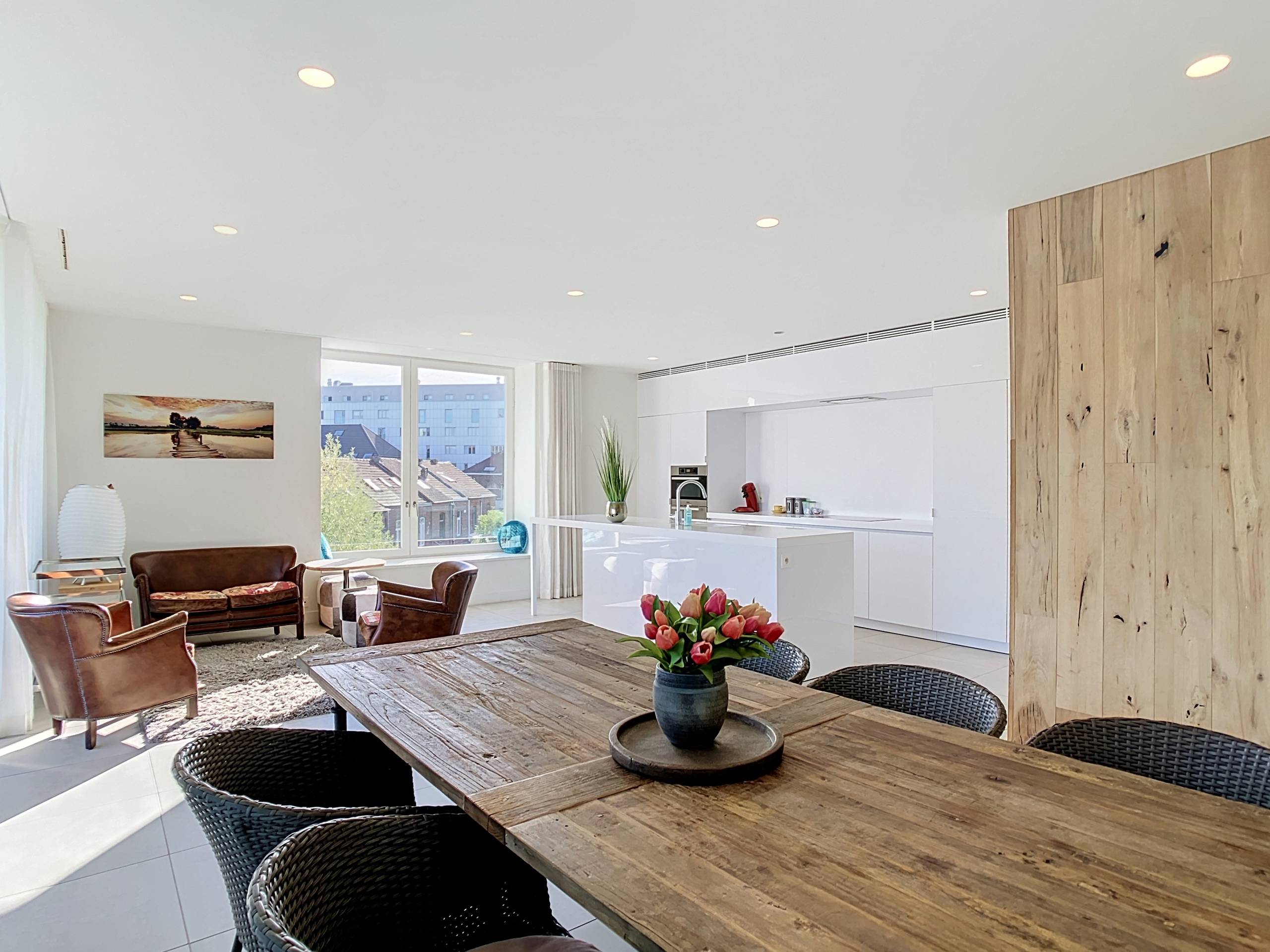 Bright, luxurious 3-bedroom apartment with large terrace - photo 4