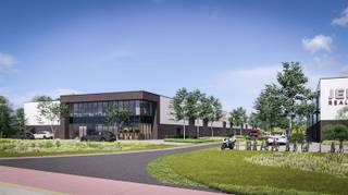 <p><span> </span></p><p><span>Investeer in de toekomst: KMO-unit van 304 m² te Rijmenam</span></p><p><span>In dit gloednieuwe KMO-park bieden wij een moderne unit van 304 m² aan. De ruimte is opgedeeld in een magazijn van 248 m² en een showroom van 73 m².</span></p><p><span>De unit is voorzien van een sectionaalpoort en beschikt over een vrije hoogte van 6 meter, waardoor een flexibele indeling en gebruik mogelijk is. <br />Dankzij de lichtstraat geniet u van maximale natuurlijke lichtinval, terwijl de tussenvloer van 85 m² extra bruikbare oppervlakte creëert.</span></p><p><span>Verder zijn er 16 zonnepanelen met omvormer aanwezig, evenals individuele nutsvoorzieningen zoals water, elektriciteit (63A) en data. Ook is er een regenwaterput voorzien en is een laadpaal inbegrepen. <br />De unit is bovendien een unieke hoekunit, wat zorgt voor extra zichtbaarheid en uitstraling.</span></p><p><span>De oplevering is gepland tegen eind 2026. Bij aankoop is het verplicht om zes voorliggende parkeerplaatsen aan te kopen, aan een prijs van 6.000 per stuk.</span></p><p><span>Deze KMO-unit is geschikt voor eigen gebruik of als investering met een interessant rendement. <br />De verkoop gebeurt volledig onder het BTW-stelsel (21%), en de opgegeven prijzen zijn exclusief kosten.</span></p>